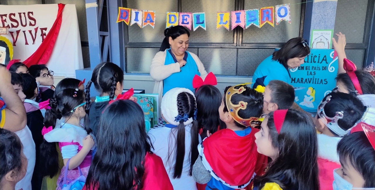 Celebramos el Día Internacional del Libro con caracterizaciones y actividades para los/as estudiantes